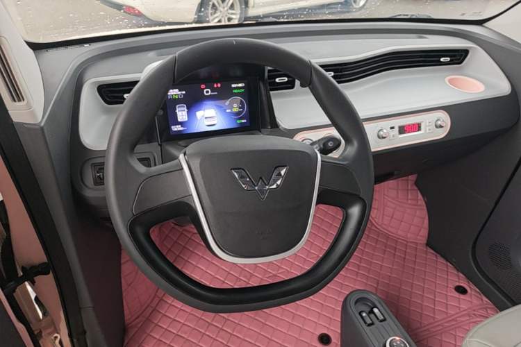 Used Wuling Hongguang MINIEV 2021 Macaron Premium Model – Lithium Iron Phosphate Steering Wheel