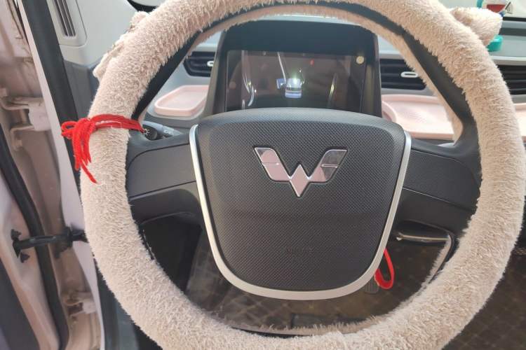 Used Wuling Hongguang MINIEV 2021 Macaron Fashion Model Lithium Iron Phosphate Steering Wheel