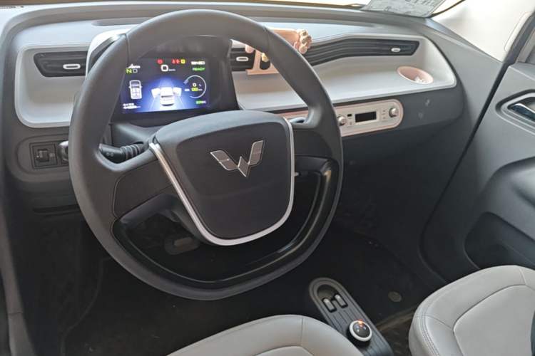 Used Wuling Hongguang MINIEV 2021 Macaron Premium Model – Lithium Iron Phosphate Steering Wheel