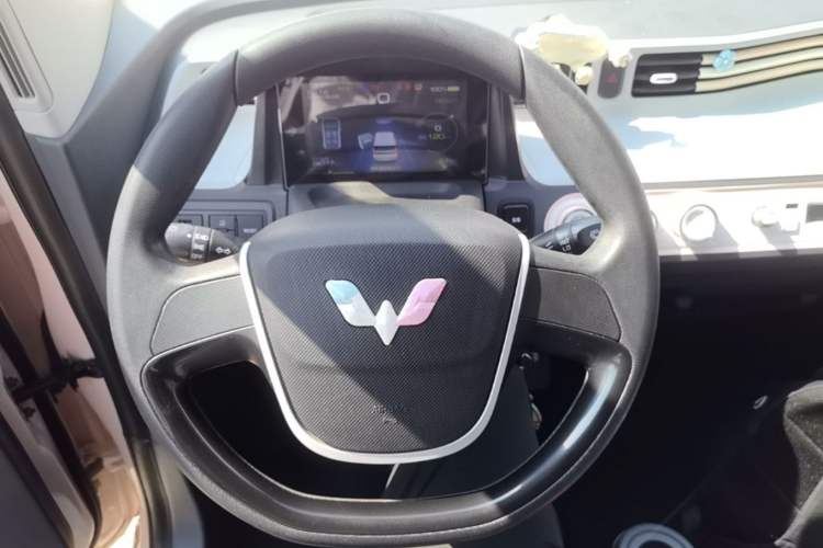 Used Wuling Hongguang MINIEV 2021 Macaron Fashion Model Lithium Iron Phosphate Steering Wheel