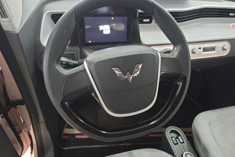 Used Wuling Hongguang MINIEV 2021 Macaron Fashion Edition Lithium-Ion Battery Steering Wheel