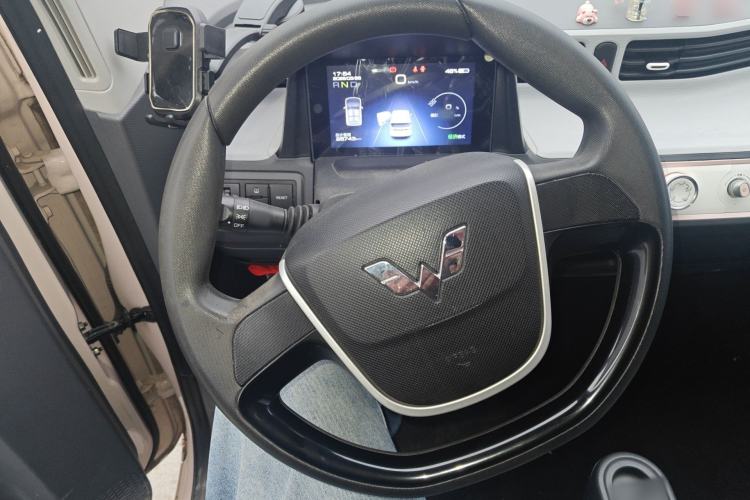 Used Wuling Hongguang MINIEV 2021 Macaron Fashion Edition Lithium-Ion Battery Steering Wheel