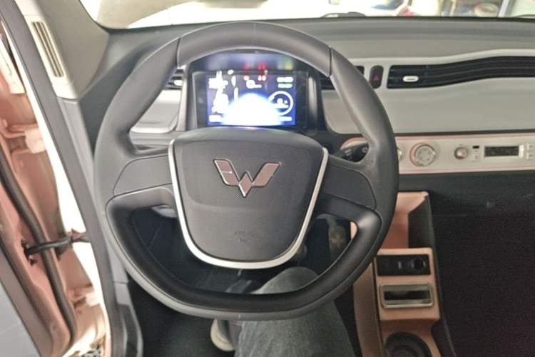 Used Wuling Hongguang MINIEV 2021 Macaron Premium Model – Lithium Iron Phosphate Steering Wheel