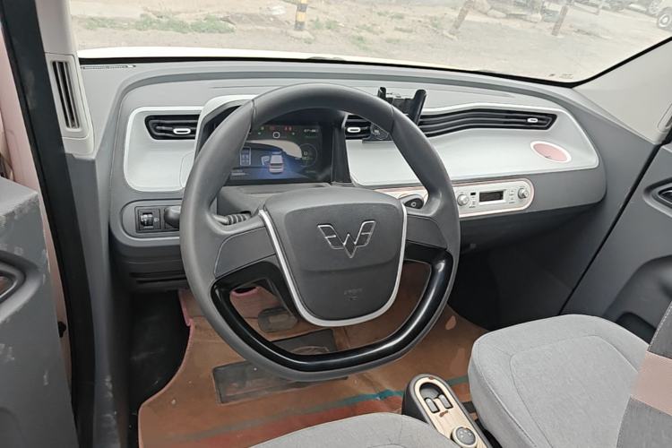 Used Wuling Hongguang MINIEV 2021 Macaron Fashion Model Lithium Iron Phosphate Steering Wheel