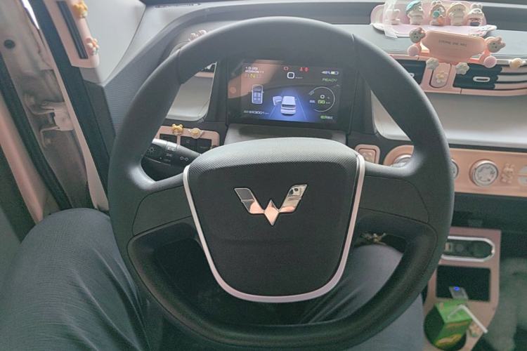 Used Wuling Hongguang MINIEV 2021 Macaron Fashion Edition Lithium-Ion Battery Steering Wheel