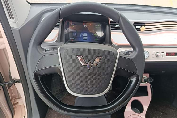 Used Wuling Hongguang MINIEV 2021 Macaron Fashion Model Lithium Iron Phosphate Steering Wheel