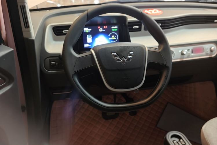 Used Wuling Hongguang MINIEV 2021 Macaron Sandwich Model 170 km Lithium Iron Phosphate Steering Wheel