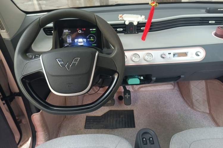 Used Wuling Hongguang MINIEV 2021 Macaron Premium Model – Lithium Iron Phosphate Steering Wheel