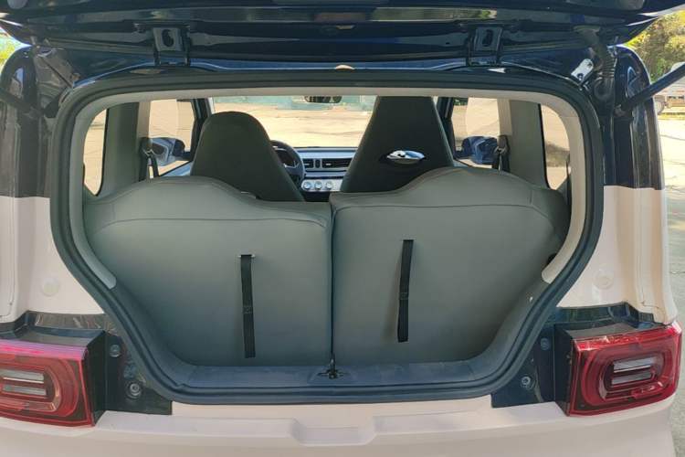 Used Wuling Hongguang MINIEV 2021 Macaron Sandwich Model 170 km Lithium Ternary Trunk