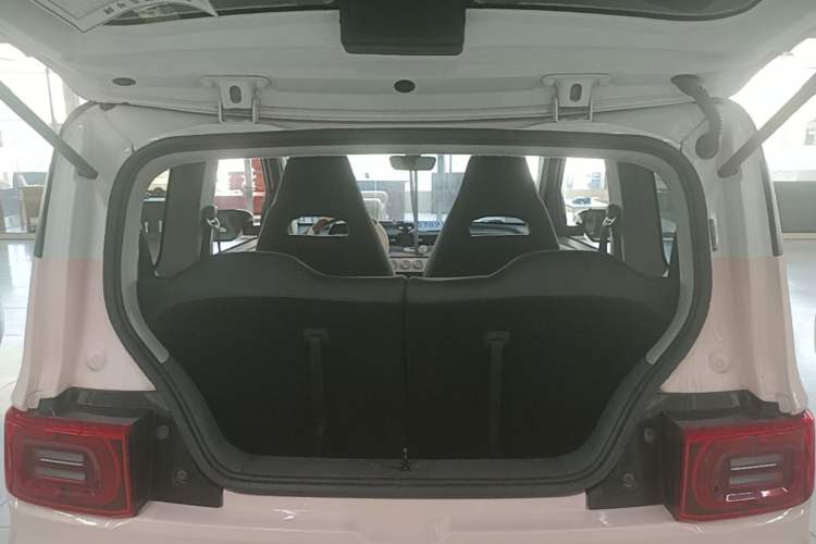 Used Wuling Hongguang MINIEV 2021 Macaron Fashion Model Lithium Iron Phosphate Trunk