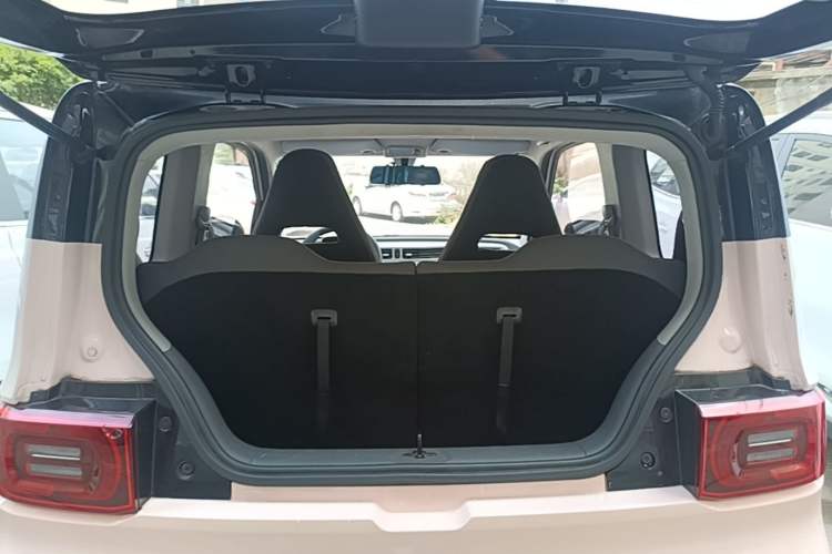Used Wuling Hongguang MINIEV 2021 Macaron Premium Model – Lithium Iron Phosphate Trunk