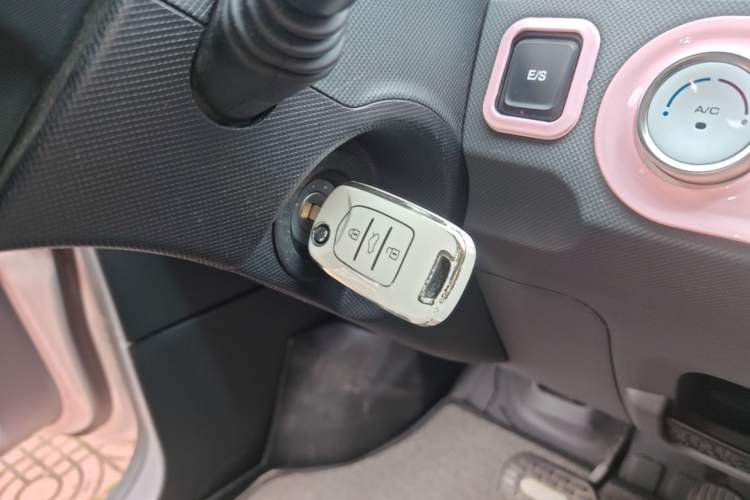 Used Wuling Hongguang MINIEV 2021 Macaron Premium Model – Lithium Iron Phosphate Vehicle Key