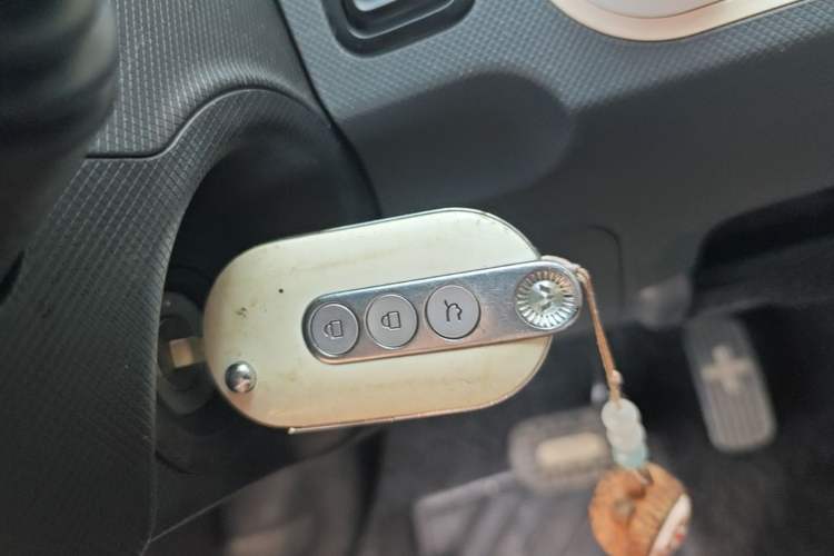Used Wuling Hongguang MINIEV 2021 Macaron Fashion Model Lithium Iron Phosphate Vehicle Key