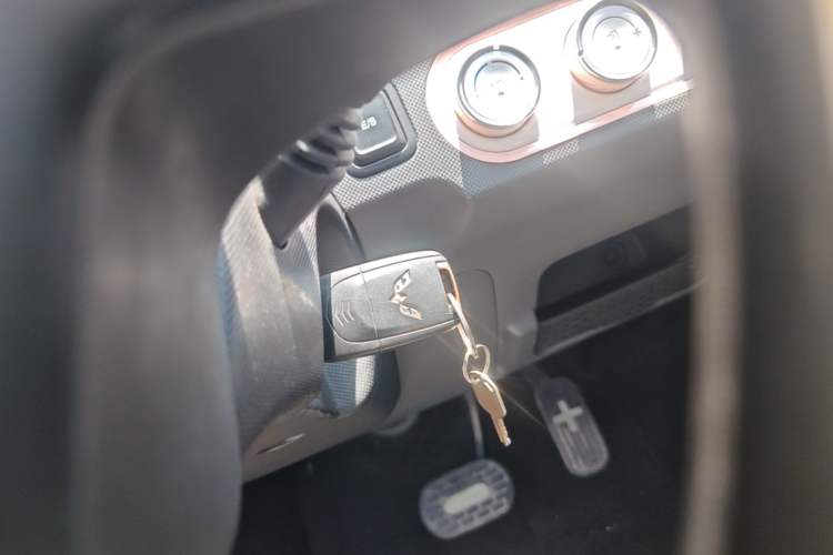 Used Wuling Hongguang MINIEV 2021 Macaron Premium Model – Lithium Iron Phosphate Vehicle Key