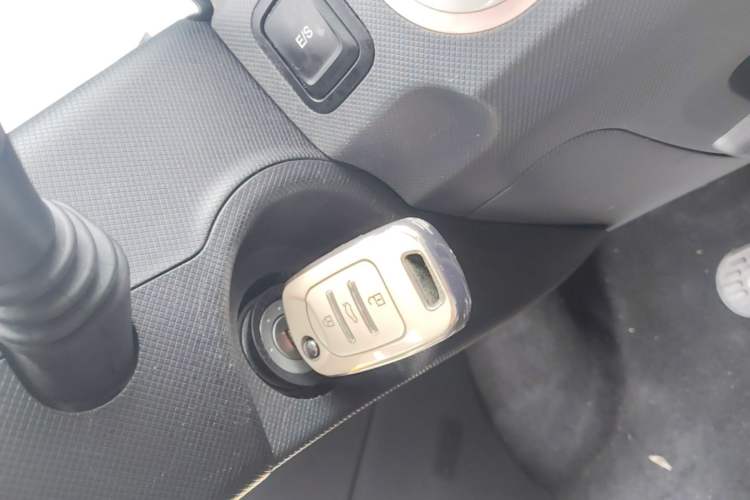 Used Wuling Hongguang MINIEV 2021 Macaron Premium Model – Lithium Iron Phosphate Vehicle Key