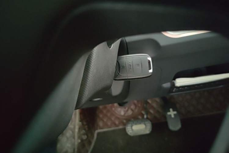 Used Wuling Hongguang MINIEV 2021 Macaron Premium Model – Lithium Iron Phosphate Vehicle Key
