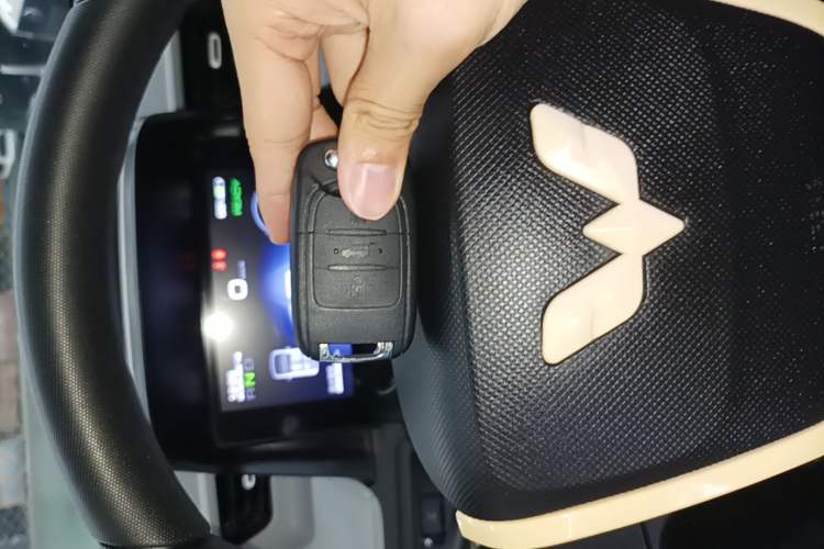 Used Wuling Hongguang MINIEV 2021 Macaron Premium Model – Lithium Iron Phosphate Vehicle Key