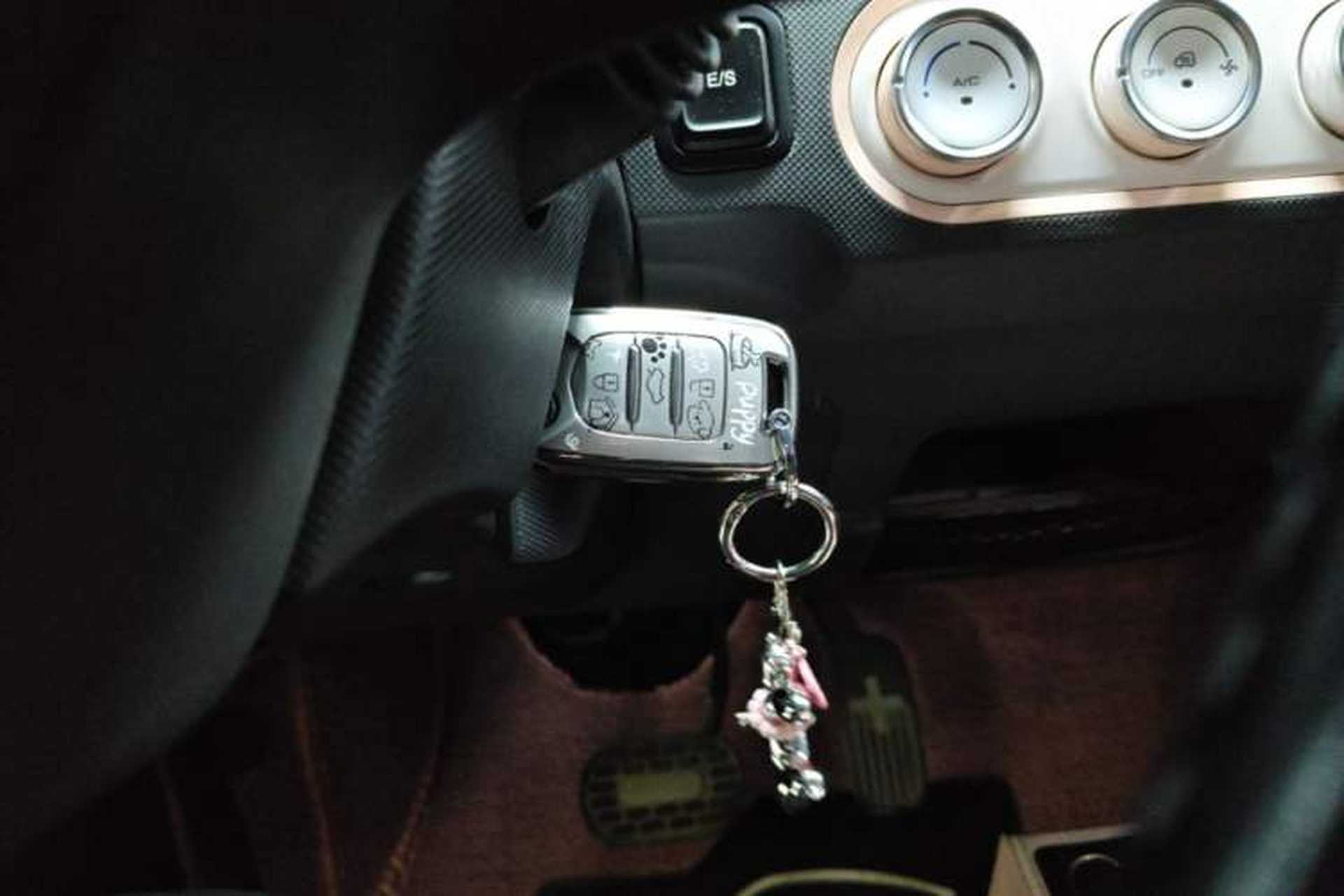 Used Wuling Hongguang MINIEV 2021 Macaron Fashion Edition Lithium-Ion Battery Vehicle Key