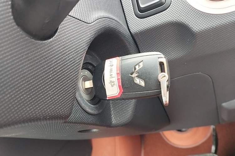 Used Wuling Hongguang MINIEV 2021 Macaron Premium Model – Lithium Iron Phosphate Vehicle Key