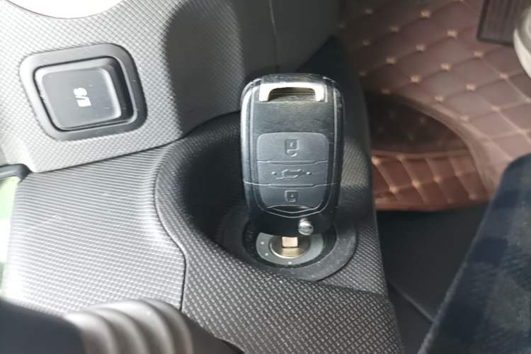 Used Wuling Hongguang MINIEV 2021 Macaron Premium Model – Lithium Iron Phosphate Vehicle Key