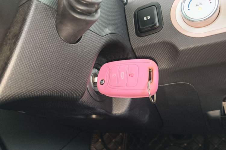 Used Wuling Hongguang MINIEV 2021 Macaron Premium Model – Lithium Iron Phosphate Vehicle Key