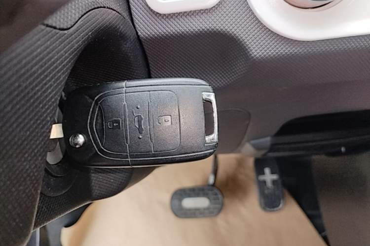 Used Wuling Hongguang MINIEV 2021 Macaron Fashion Model Lithium Iron Phosphate Vehicle Key