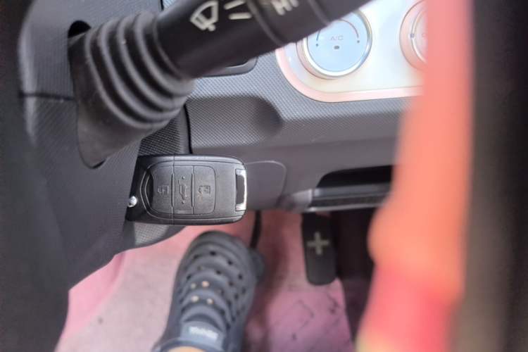Used Wuling Hongguang MINIEV 2021 Macaron Premium Model – Lithium Iron Phosphate Vehicle Key