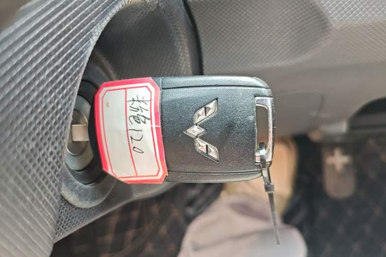 Used Wuling Hongguang MINIEV 2021 Macaron Fashion Model Lithium Iron Phosphate Vehicle Key