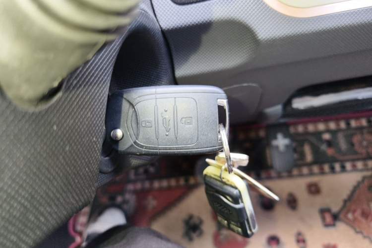 Used Wuling Hongguang MINIEV 2021 Macaron Premium Model – Lithium Iron Phosphate Vehicle Key