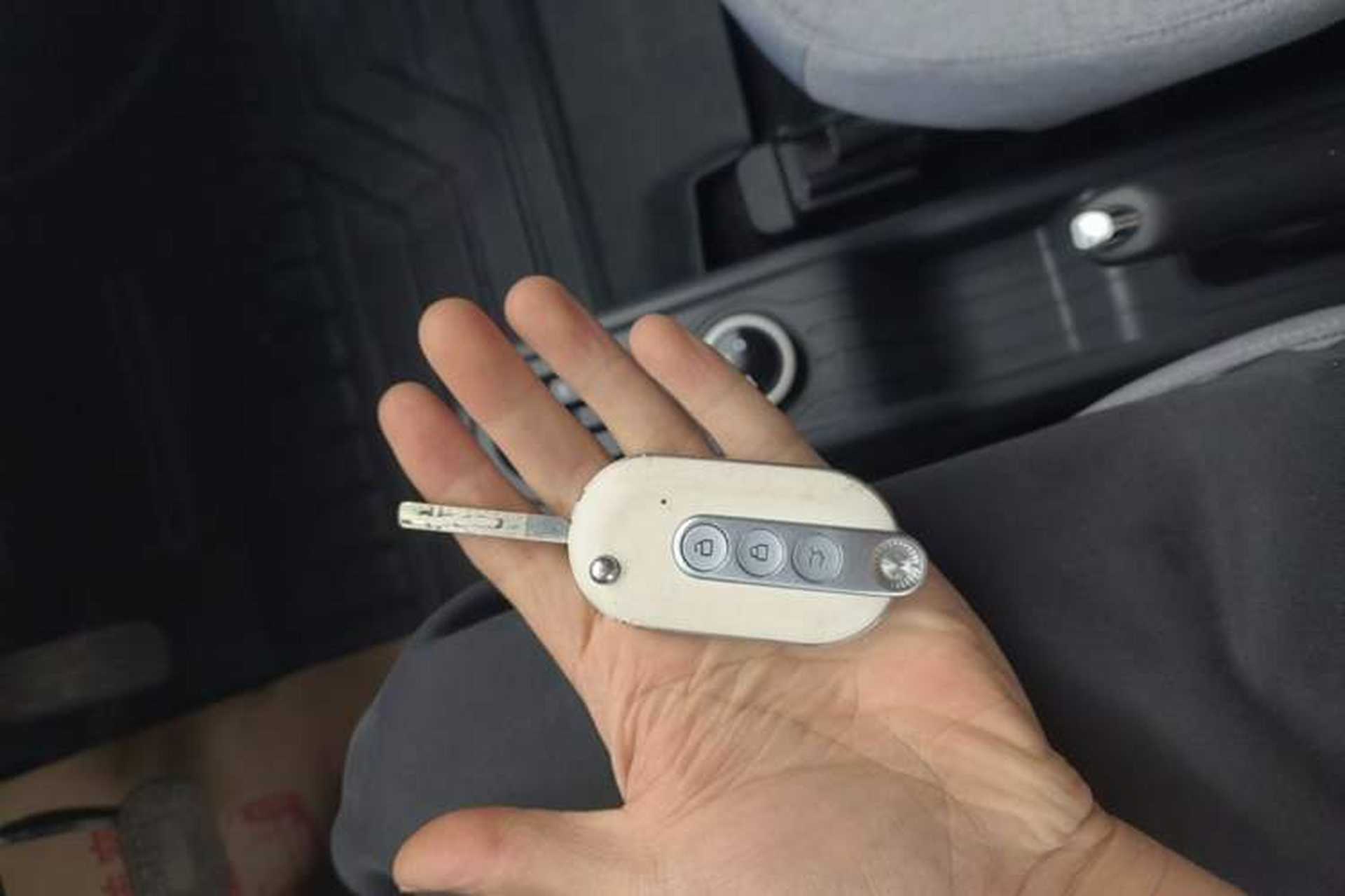 Used Wuling Hongguang MINIEV 2021 Macaron Premium Model – Lithium-NMC Vehicle Key
