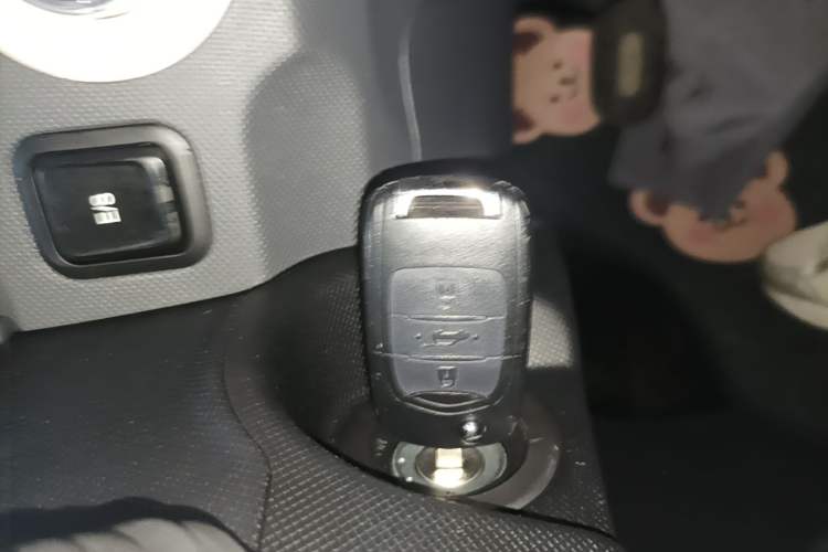 Used Wuling Hongguang MINIEV 2021 Macaron Premium Model – Lithium Iron Phosphate Vehicle Key