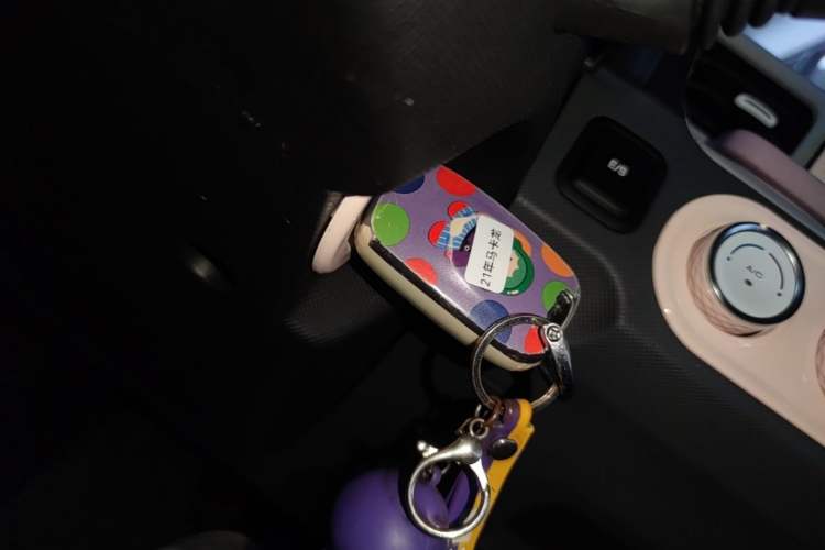 Used Wuling Hongguang MINIEV 2021 Macaron Premium Model – Lithium Iron Phosphate Vehicle Key