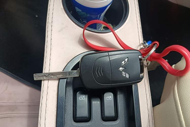 Used Wuling Hongguang MINIEV 2021 Macaron Fashion Edition Lithium-Ion Battery Vehicle Key