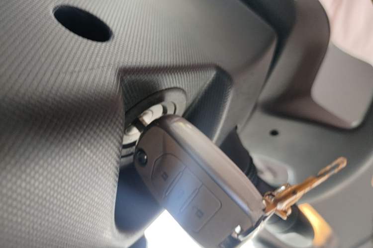 Used Wuling Hongguang MINIEV 2021 Macaron Fashion Edition Lithium-Ion Battery Vehicle Key
