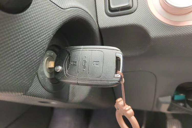 Used Wuling Hongguang MINIEV 2021 Macaron Premium Model – Lithium Iron Phosphate Vehicle Key
