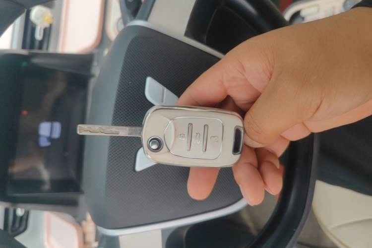 Used Wuling Hongguang MINIEV 2021 Macaron Premium Model – Lithium-NMC Vehicle Key