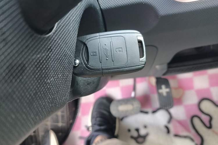 Used Wuling Hongguang MINIEV 2021 Macaron Premium Model – Lithium Iron Phosphate Vehicle Key