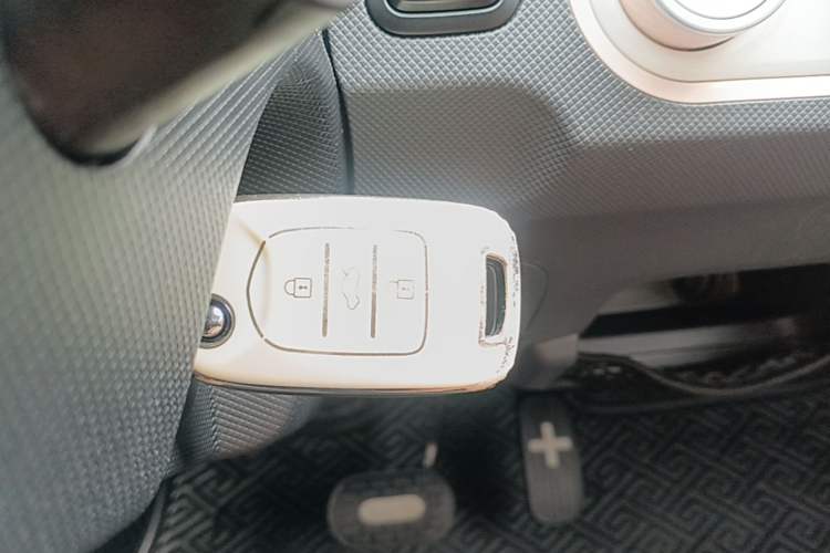 Used Wuling Hongguang MINIEV 2021 Macaron Premium Model – Lithium Iron Phosphate Vehicle Key