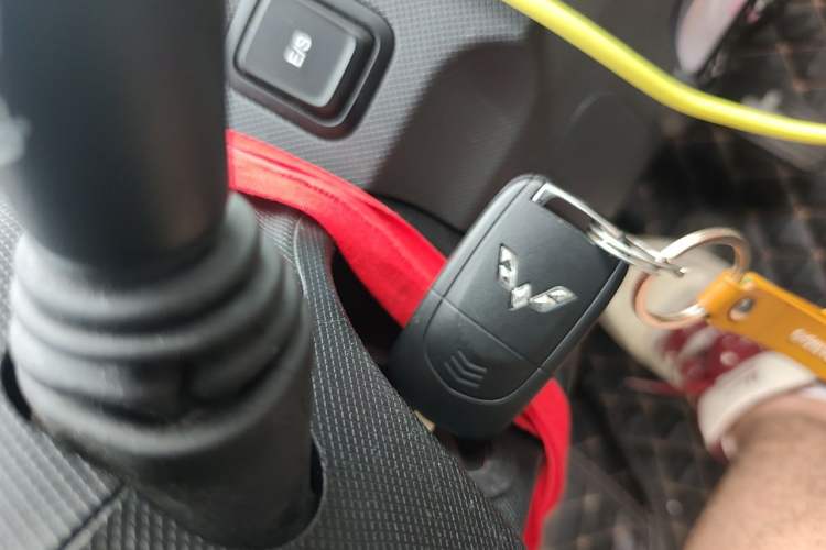 Used Wuling Hongguang MINIEV 2021 Macaron Premium Model – Lithium-NMC Vehicle Key