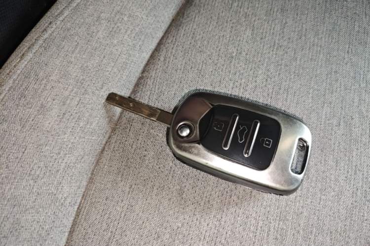 Used Wuling Hongguang MINIEV 2021 Macaron Fashion Edition Lithium-Ion Battery Vehicle Key