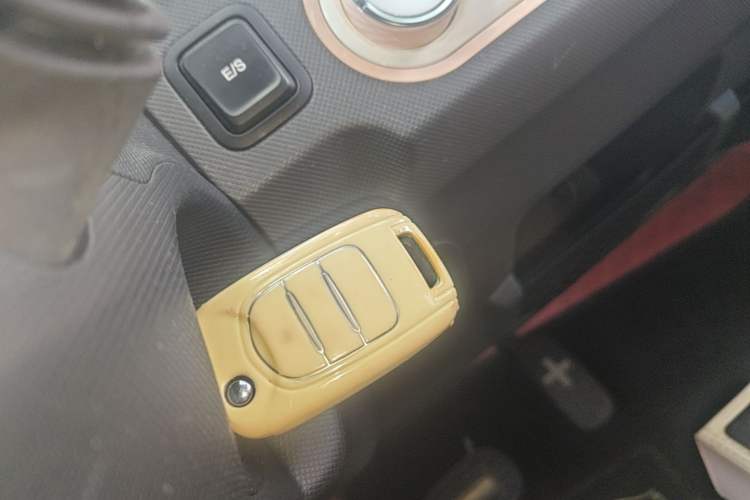 Used Wuling Hongguang MINIEV 2021 Macaron Premium Model – Lithium-NMC Vehicle Key
