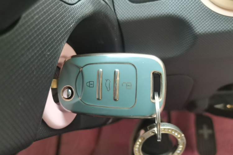 Used Wuling Hongguang MINIEV 2021 Macaron Premium Model – Lithium Iron Phosphate Vehicle Key