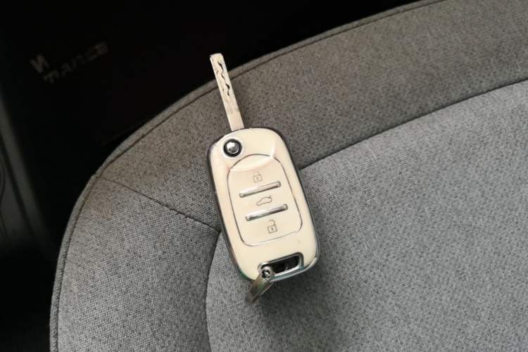 Used Wuling Hongguang MINIEV 2021 Macaron Fashion Model Lithium Iron Phosphate Vehicle Key