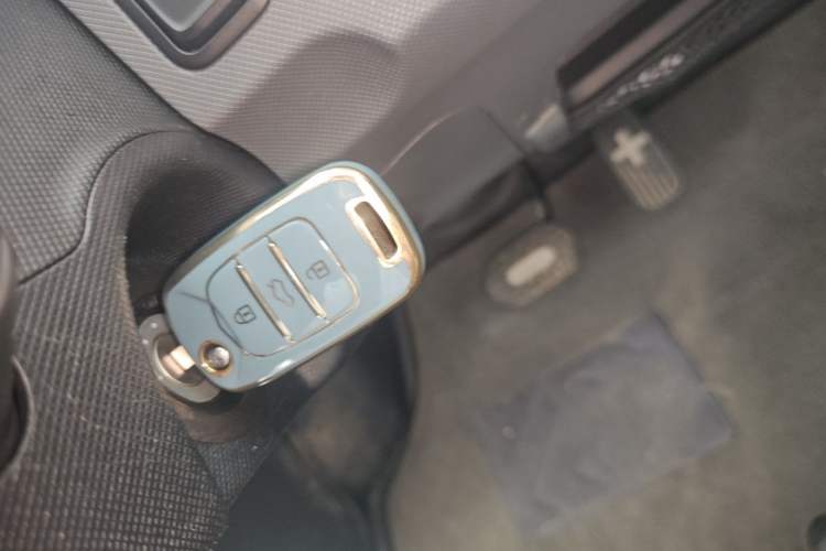Used Wuling Hongguang MINIEV 2021 Macaron Fashion Model Lithium Iron Phosphate Vehicle Key