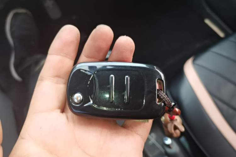 Used Wuling Hongguang MINIEV 2021 Macaron Premium Model – Lithium Iron Phosphate Vehicle Key