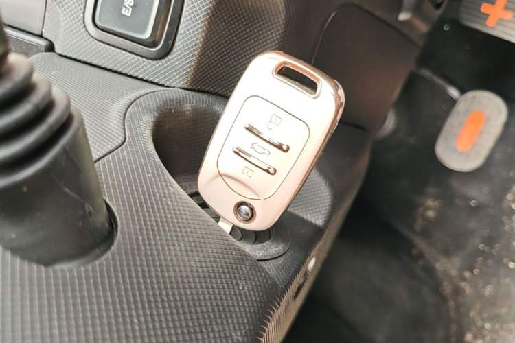 Used Wuling Hongguang MINIEV 2021 Macaron Fashion Edition Lithium-Ion Battery Vehicle Key