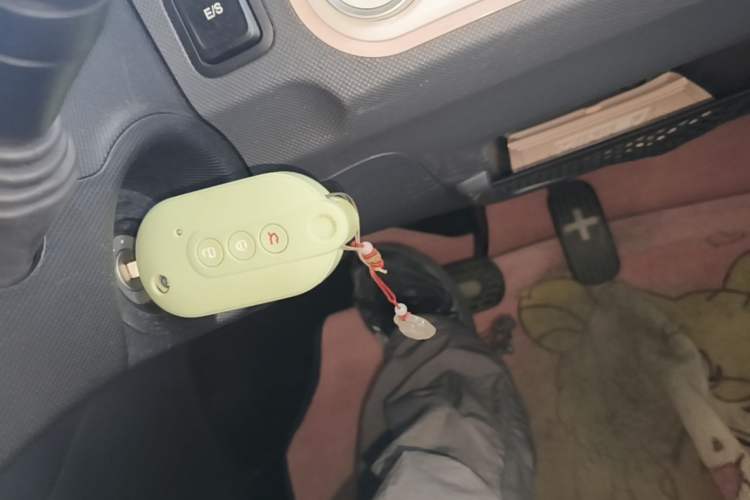 Used Wuling Hongguang MINIEV 2021 Macaron Premium Model – Lithium Iron Phosphate Vehicle Key