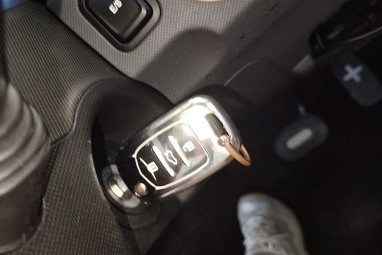 Used Wuling Hongguang MINIEV 2021 Macaron Premium Model – Lithium Iron Phosphate Vehicle Key