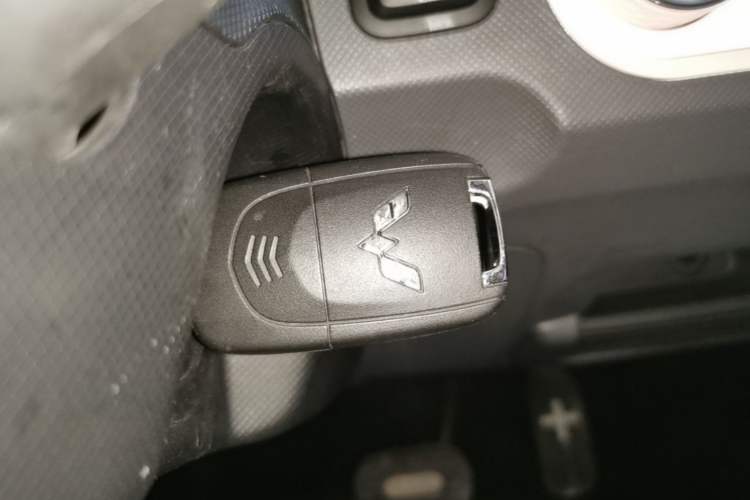 Used Wuling Hongguang MINIEV 2021 Macaron Premium Model – Lithium Iron Phosphate Vehicle Key