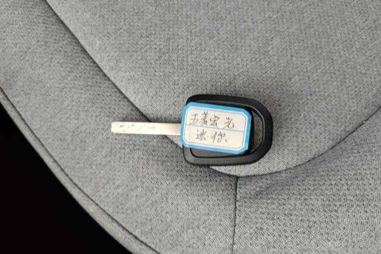 Used Wuling Hongguang MINIEV 2021 Macaron Premium Model – Lithium Iron Phosphate Vehicle Key